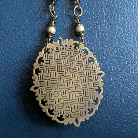 Fairy cameo necklace - Picture 4 of 4